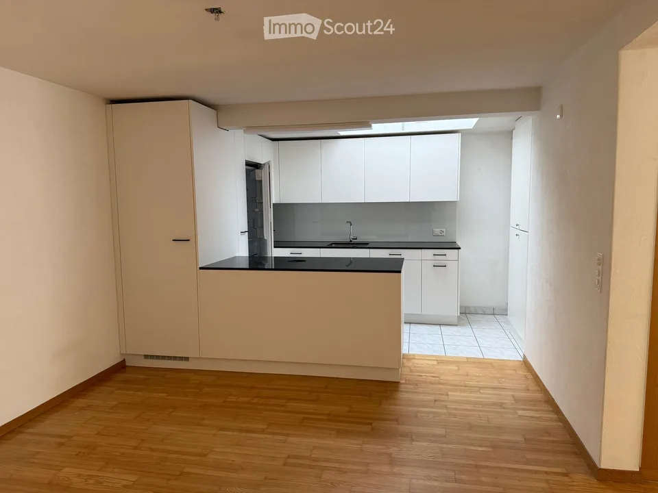 Helle 4.5-Zimmer-Wohnung mit Gartensitzplatz in Laax – sofort verfügbar