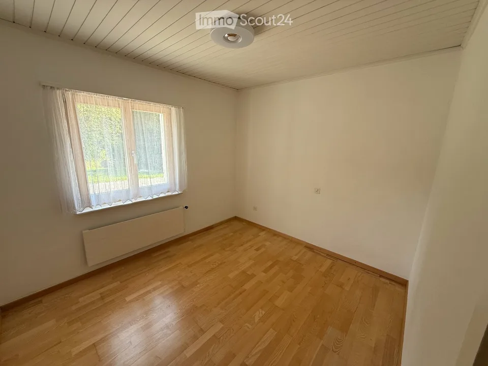 Helle 4.5-Zimmer-Wohnung mit Gartensitzplatz in Laax – sofort verfügbar