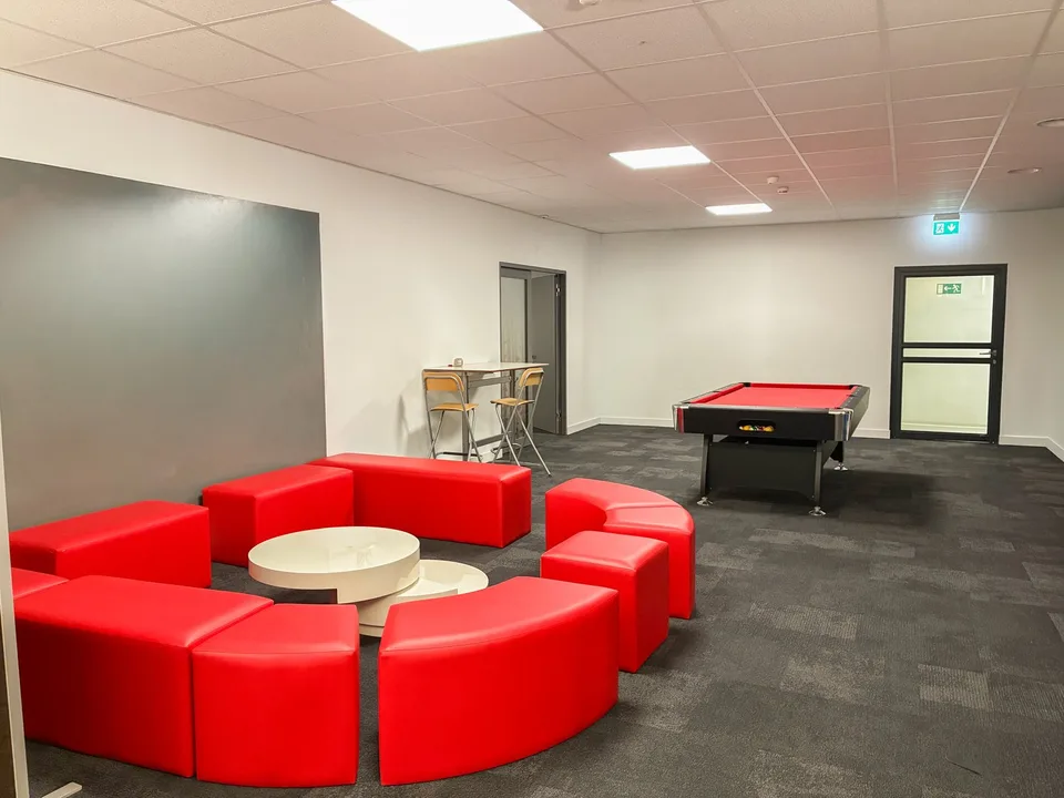 Spazio ufficio moderno completamente sviluppato in posizione ideale a Zofingen – 627 m² al 1° piano – foto 6 di 9
