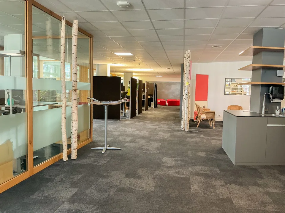 Spazio ufficio moderno completamente sviluppato in posizione ideale a Zofingen – 627 m² al 1° piano – foto 4 di 9