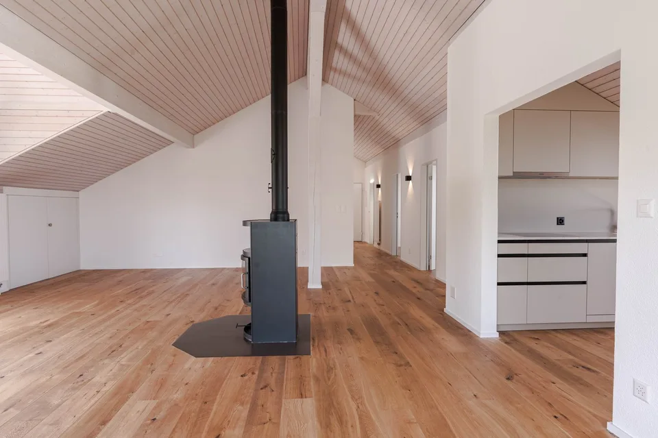 Bright attic apartment with lake view – photo 7 of 13