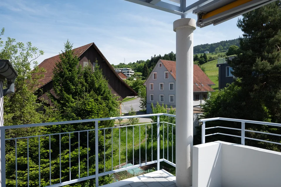 Bright attic apartment with lake view – photo 13 of 13