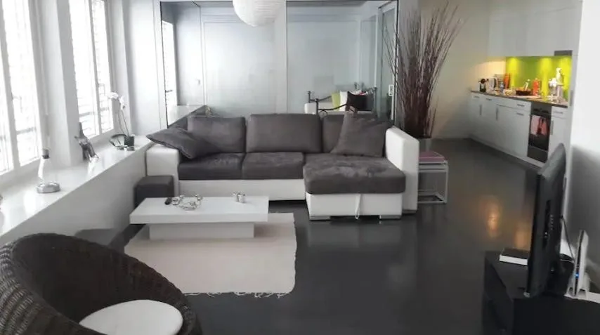 Möblierte 2-Zimmer-Wohnung mit grosser Loggia nahe der Altstadt von Biel/Bienne