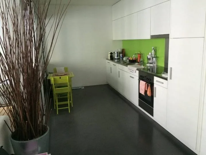 Möblierte 2-Zimmer-Wohnung mit grosser Loggia nahe der Altstadt von Biel/Bienne