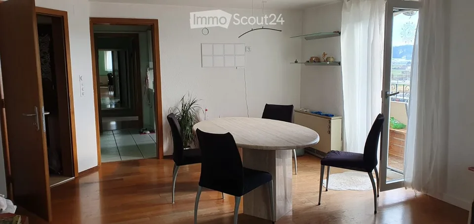 Geräumige 7-Zimmer-Dachgeschosswohnung an der Dorfstrasse in Wauwil