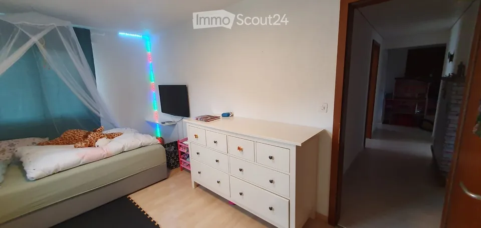 Geräumige 7-Zimmer-Dachgeschosswohnung an der Dorfstrasse in Wauwil