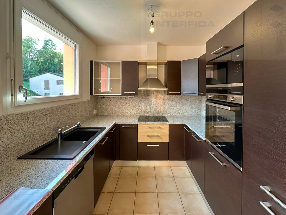 GROSSES APPARTMENT MIT BALKON – Foto 4 von 12