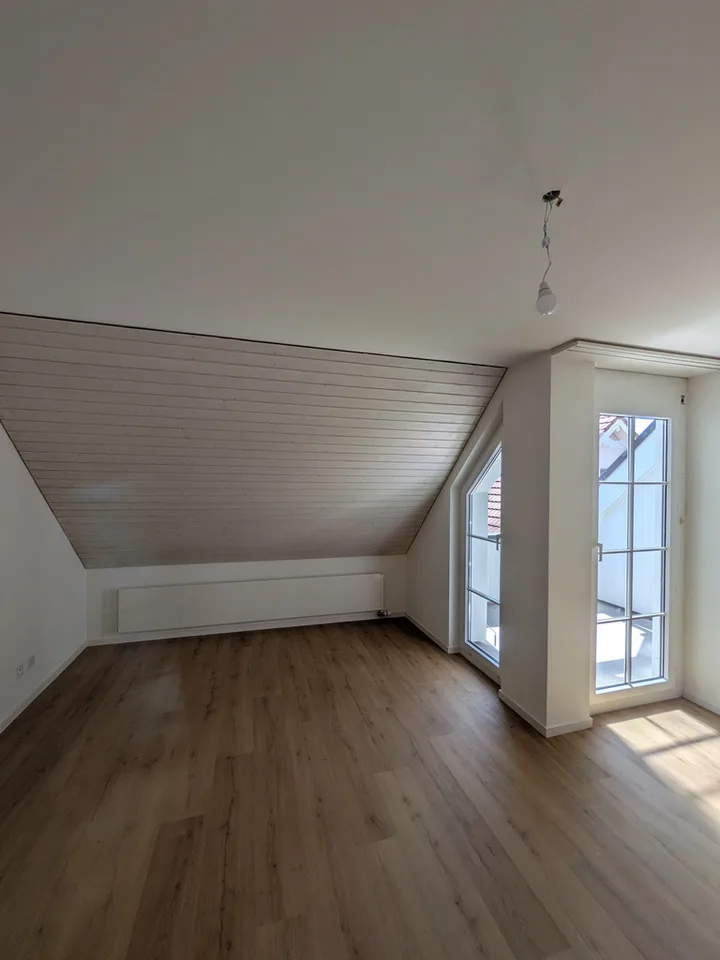 Appartamento maisonnette ristrutturato di 4,5 locali con balconi e parcheggi – foto 5 di 12