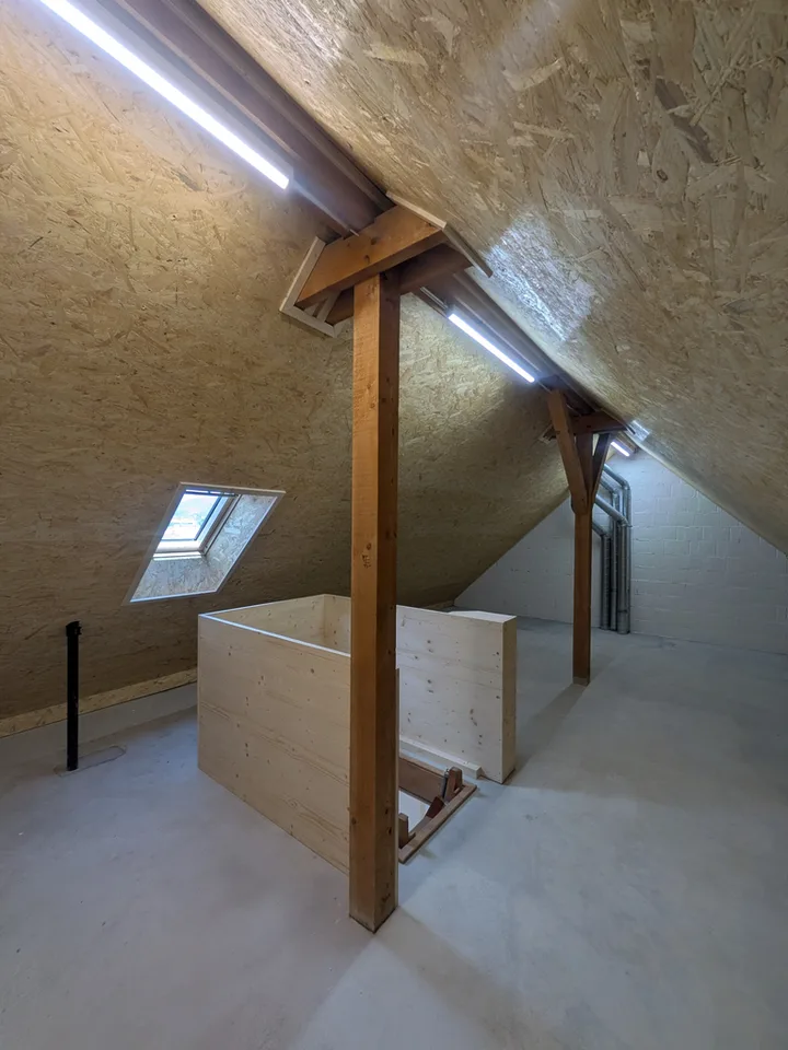 Appartamento maisonnette ristrutturato di 4,5 locali con balconi e parcheggi – foto 12 di 12