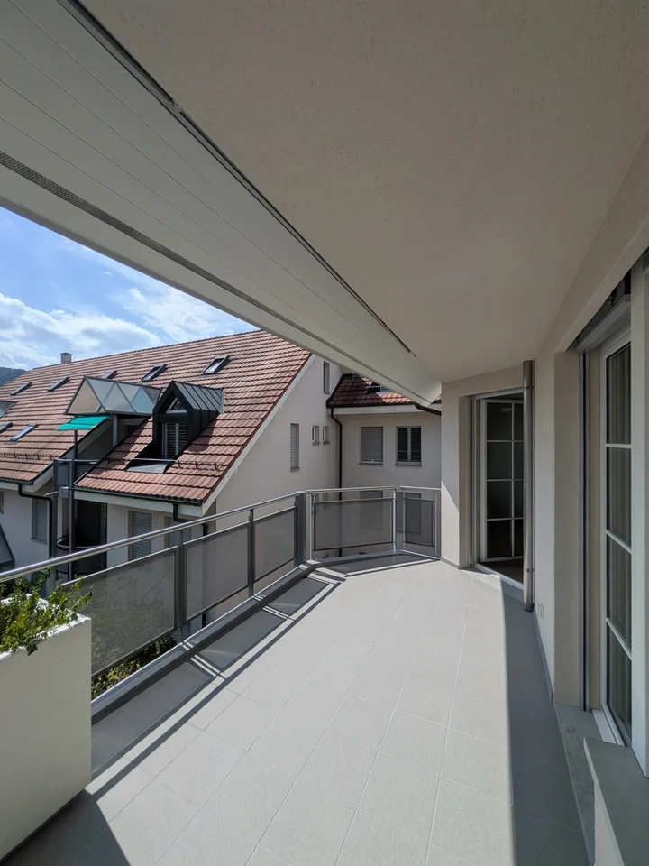 Appartamento maisonnette ristrutturato di 4,5 locali con balconi e parcheggi – foto 8 di 12