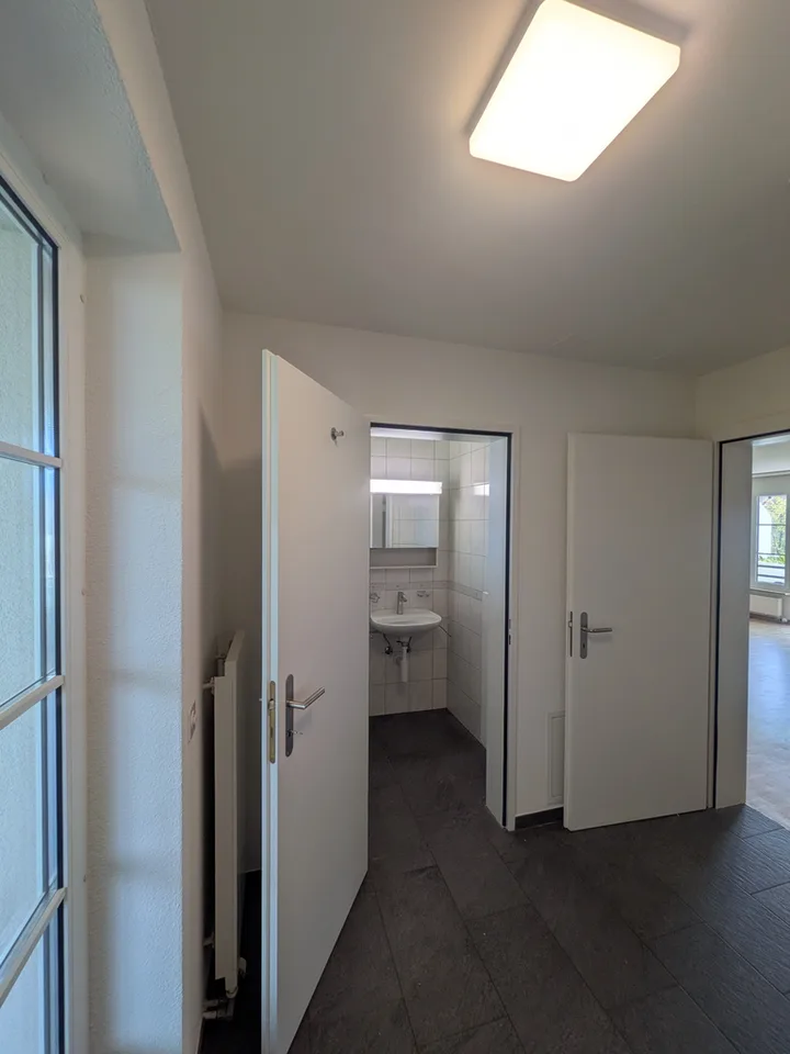 Appartamento maisonnette ristrutturato di 4,5 locali con balconi e parcheggi – foto 2 di 12