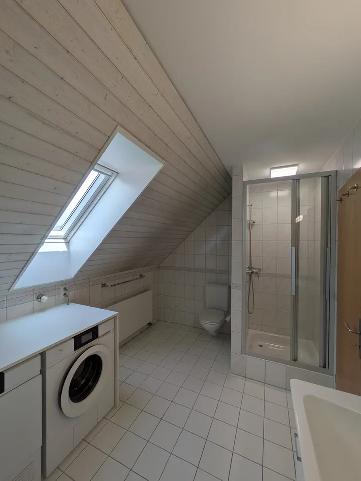 Appartamento maisonnette ristrutturato di 4,5 locali con balconi e parcheggi – foto 9 di 12