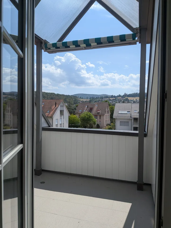 Appartamento maisonnette ristrutturato di 4,5 locali con balconi e parcheggi – foto 7 di 12