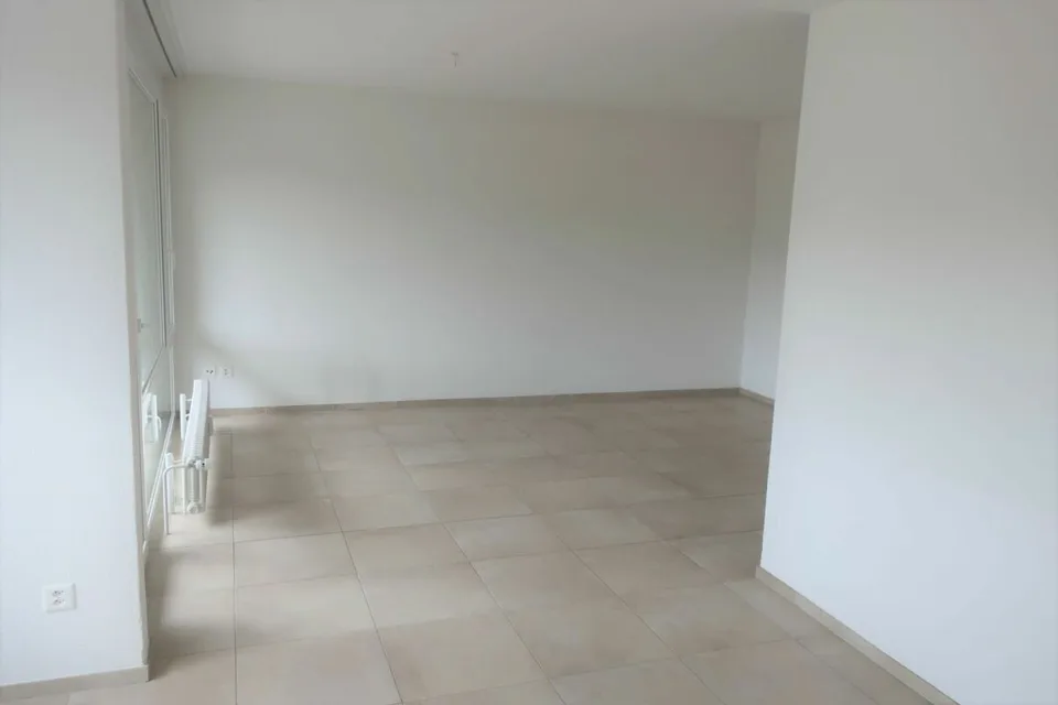 Three-room apartment with balcony and elevator