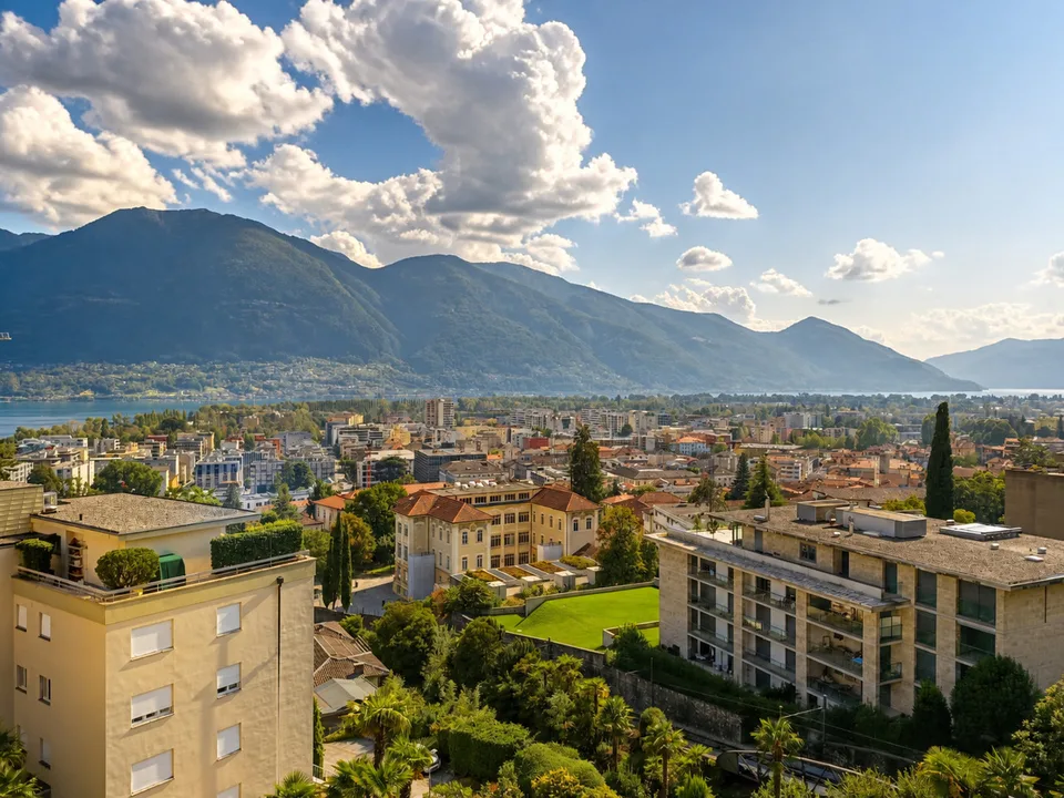 MURALTO - Appartamento con vista lago, piscina e residenza secondaria – Foto 3 von 13