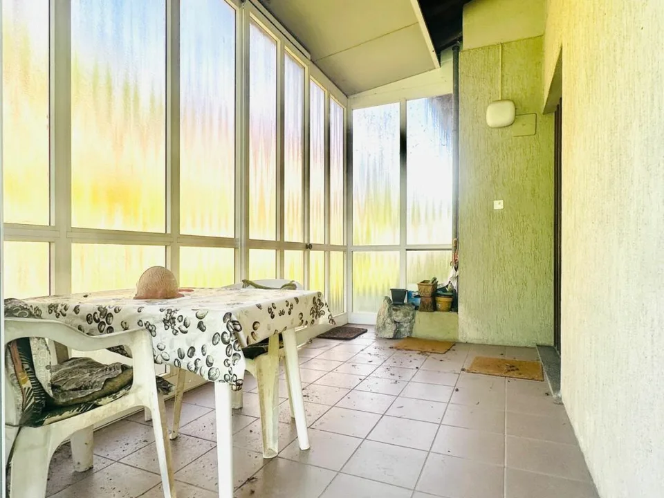 AGNO · MAISON BIFAMILIALE AVEC JARDIN DANS QUARTIER RÉSIDENTIEL – photo 6 sur 11