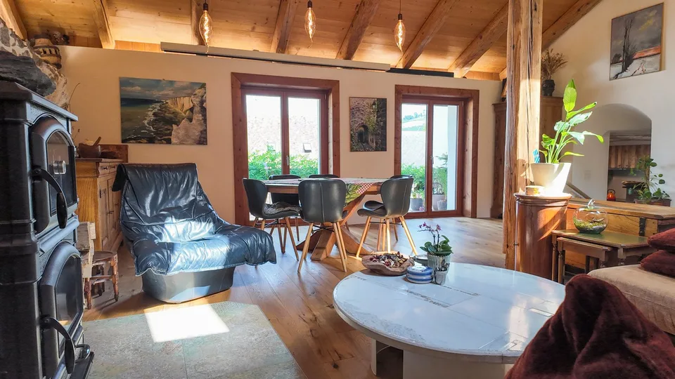 Prächtiges renoviertes Dorfhaus mit unabhängigem Studio – Foto 3 von 12