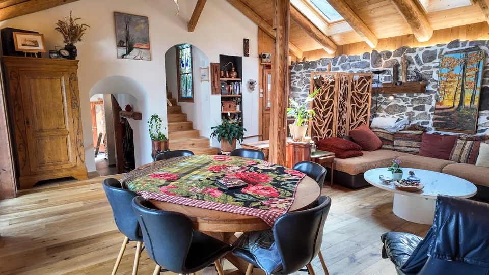Prächtiges renoviertes Dorfhaus mit unabhängigem Studio – Foto 4 von 12