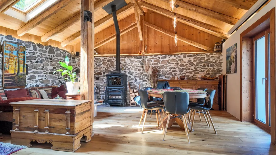 Prächtiges renoviertes Dorfhaus mit unabhängigem Studio – Foto 2 von 12
