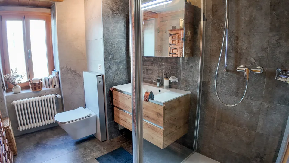 Prächtiges renoviertes Dorfhaus mit unabhängigem Studio – Foto 8 von 12
