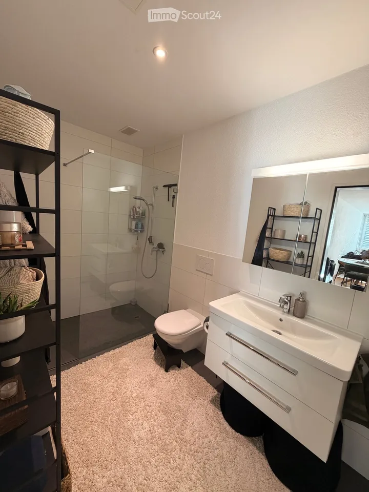 Helle 2,5 Zimmer Wohnung