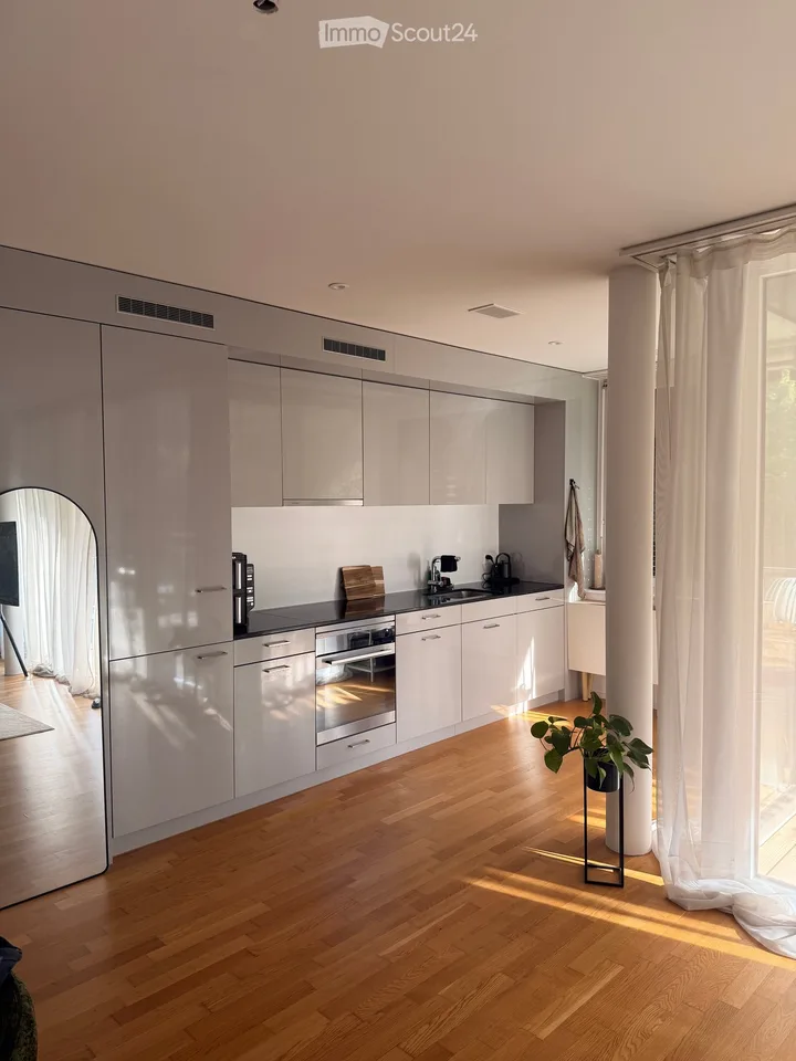 Helle 2,5 Zimmer Wohnung
