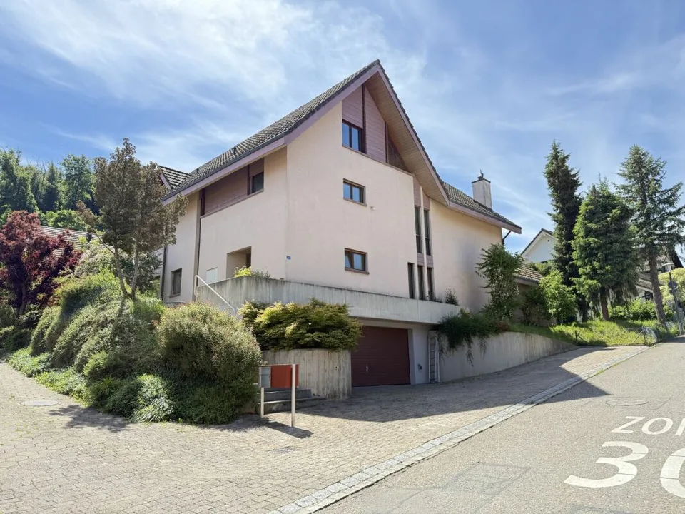 Grosszügiges Familienhaus mit über 400 m² Wohnfläche und viel Privatsphäre – foto 6 di 16