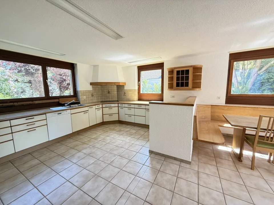 Grosszügiges Familienhaus mit über 400 m² Wohnfläche und viel Privatsphäre – foto 14 di 16