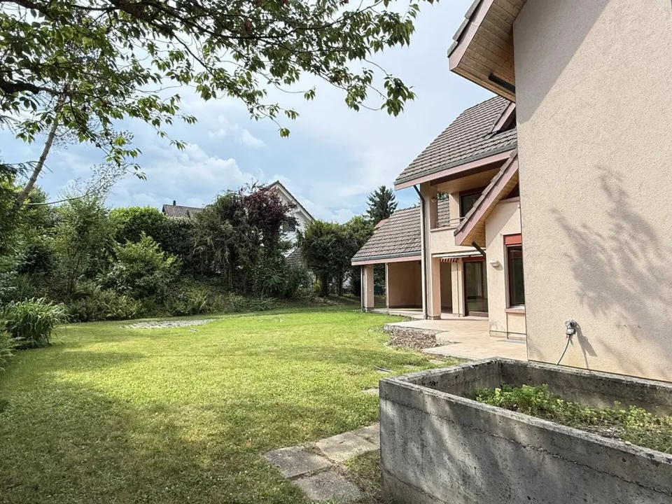 Grosszügiges Familienhaus mit über 400 m² Wohnfläche und viel Privatsphäre – foto 15 di 16