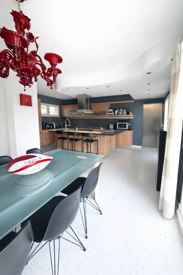 Esclusiva villa con piscina a pochi minuti dalla città – foto 6 di 13