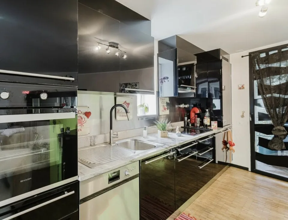 Villa esclusiva e moderna con vista mozzafiato e arredamento di alta qualità – foto 8 di 19