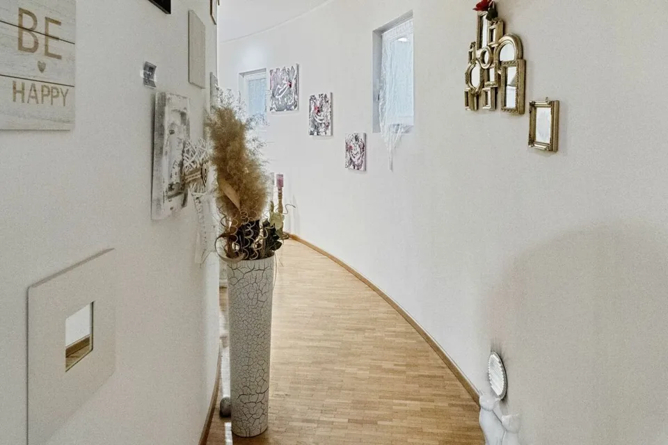 Villa esclusiva e moderna con vista mozzafiato e arredamento di alta qualità – foto 13 di 19