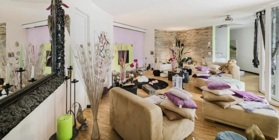 Villa esclusiva e moderna con vista mozzafiato e arredamento di alta qualità – foto 9 di 19