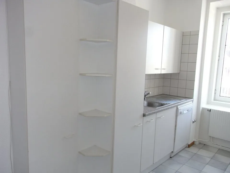 Four-room apartment in the city with balcony