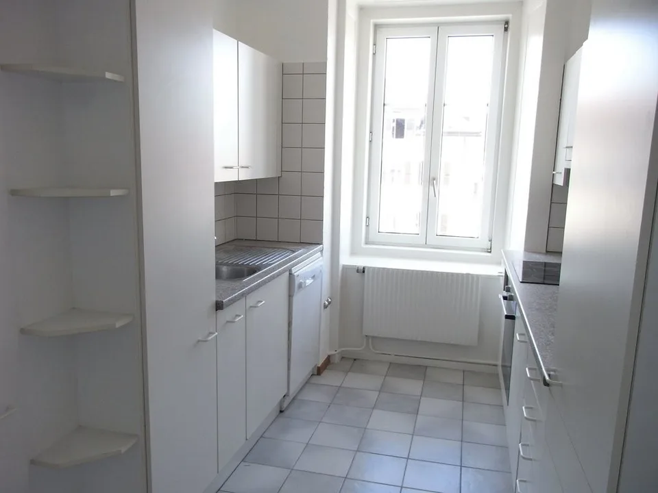 Four-room apartment in the city with balcony