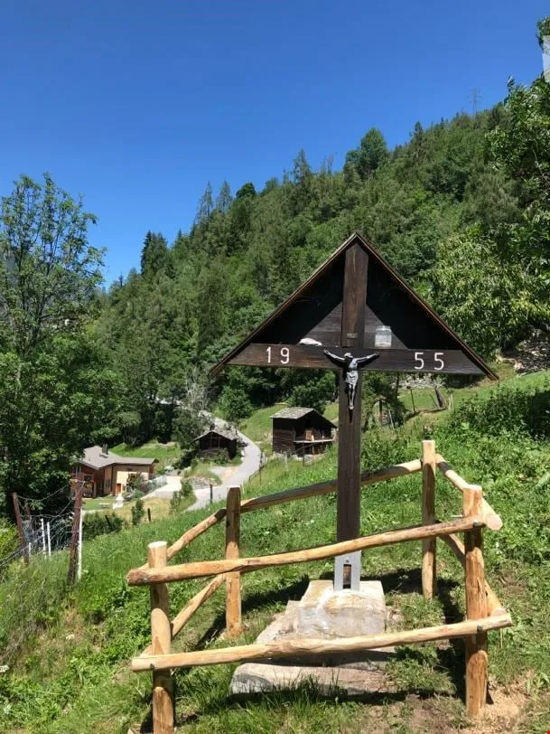 Chalet mit Charme möbliert zu vermieten - Bergflair & Natur pur aber Achtung.... :-)