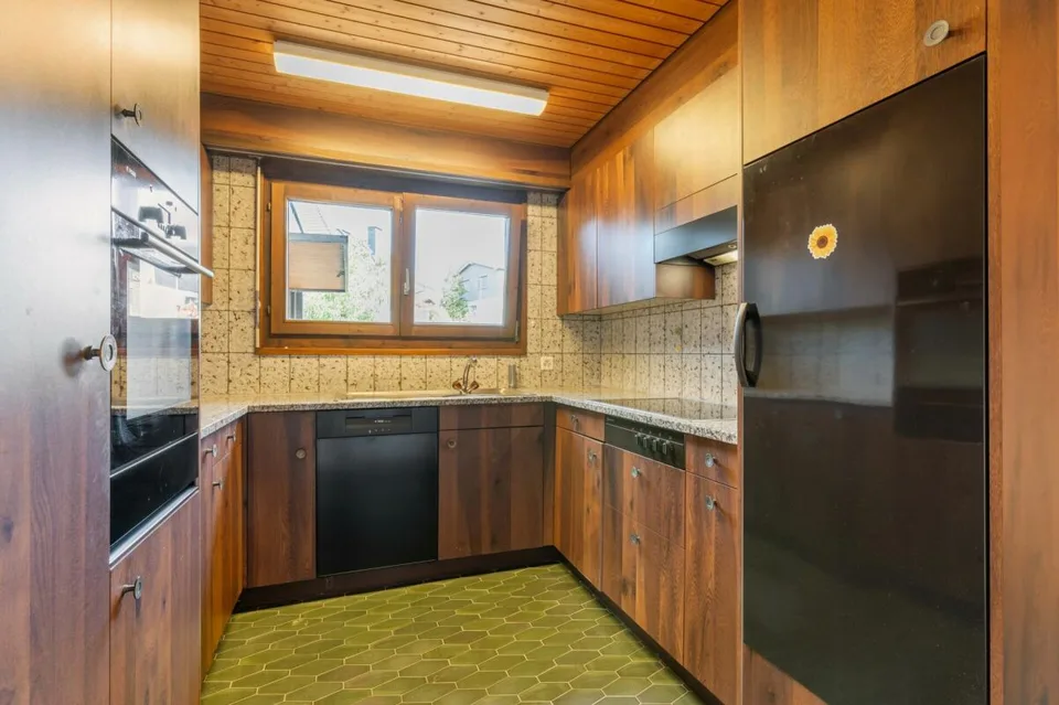 Freistehendes 5.5-Zimmer-Einfamilienhaus mit grossem Garten an privilegierter Wohnlage – Foto 9 von 19