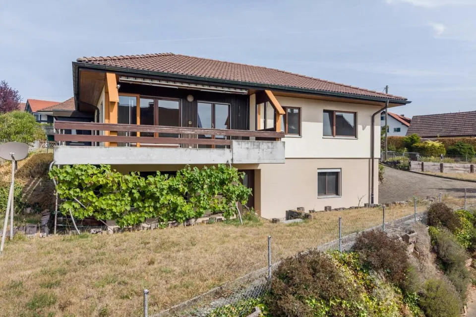 Freistehendes 5.5-Zimmer-Einfamilienhaus mit grossem Garten an privilegierter Wohnlage – Foto 17 von 19