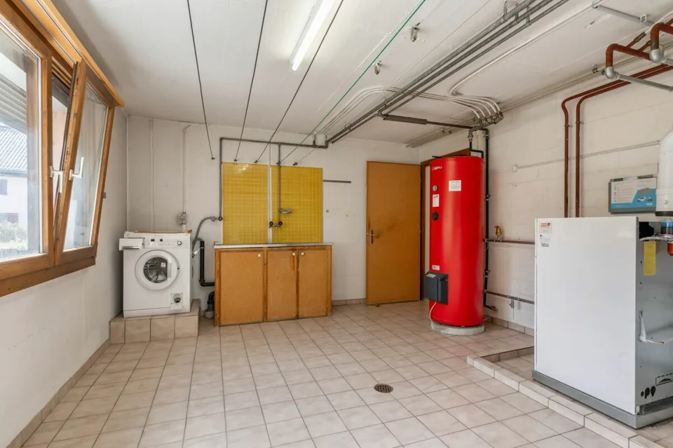 Freistehendes 5.5-Zimmer-Einfamilienhaus mit grossem Garten an privilegierter Wohnlage – Foto 15 von 19