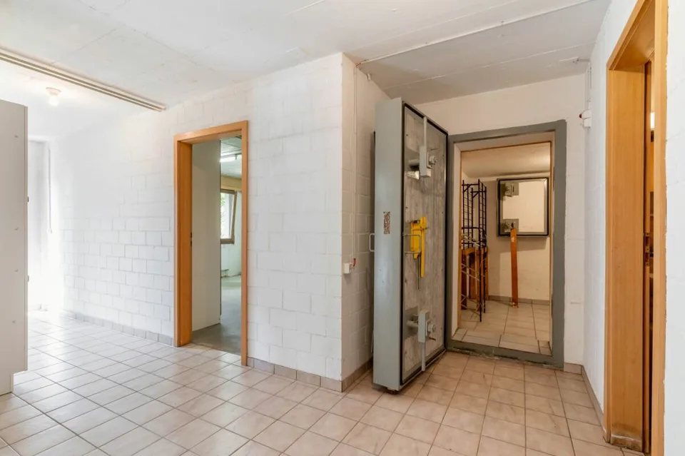 Freistehendes 5.5-Zimmer-Einfamilienhaus mit grossem Garten an privilegierter Wohnlage – Foto 13 von 19