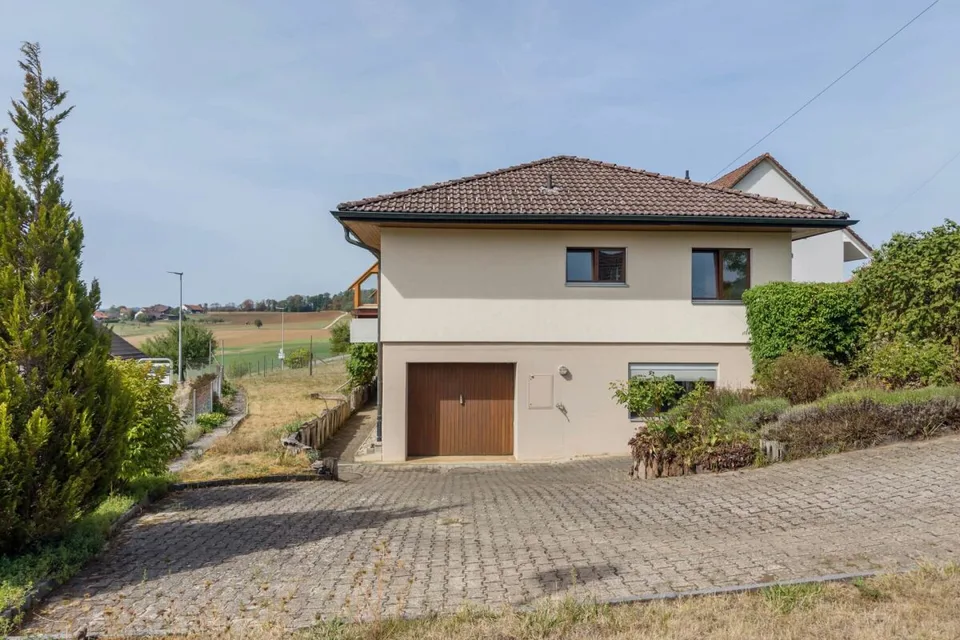 Freistehendes 5.5-Zimmer-Einfamilienhaus mit grossem Garten an privilegierter Wohnlage – Foto 18 von 19