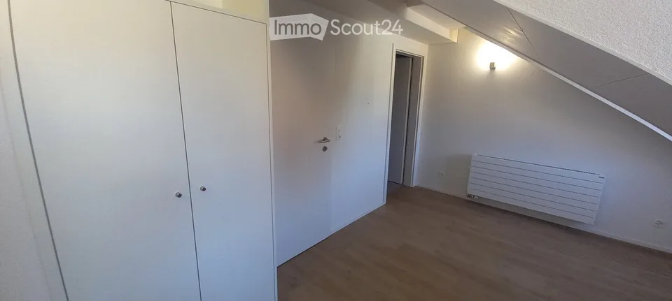 Dans maison vigneronne, à Cortaillod – Duplex 4.5 pièces avec 2 salles d'eau, 3 loggias-Vue