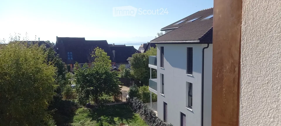Dans maison vigneronne, à Cortaillod – Duplex 4.5 pièces avec 2 salles d'eau, 3 loggias-Vue