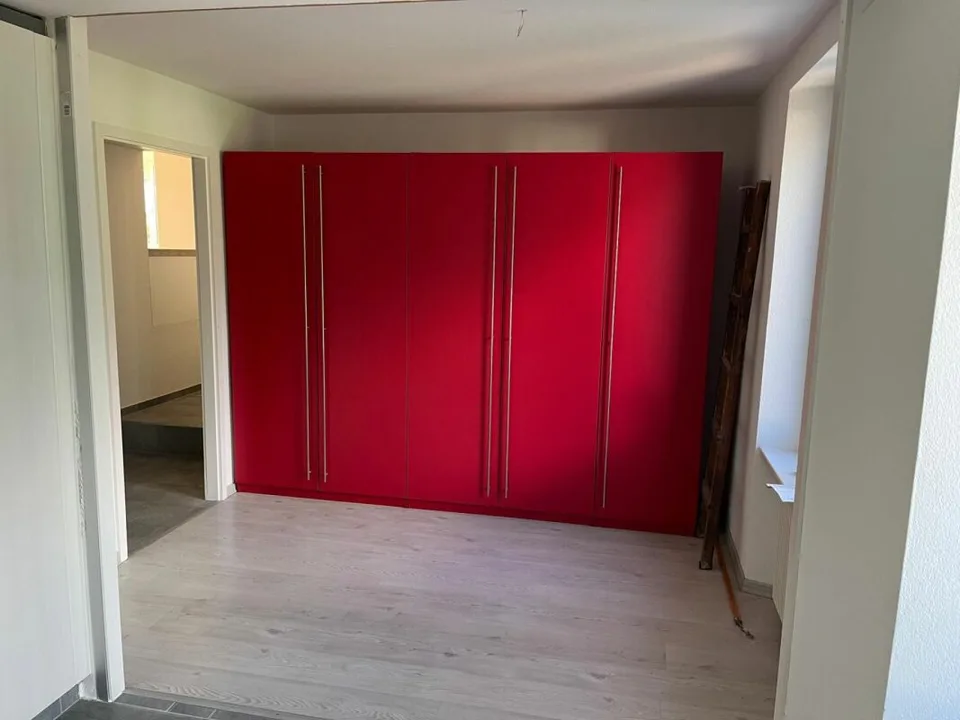 Appartement rénové avec poêle suédois, garage & espace de stationnement