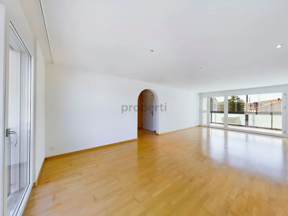 *Reserviert* Lichtdurchfluteter Wohntraum mit viel Platz, schönem Balkon und zahlreichen Extras – Foto 2 von 18