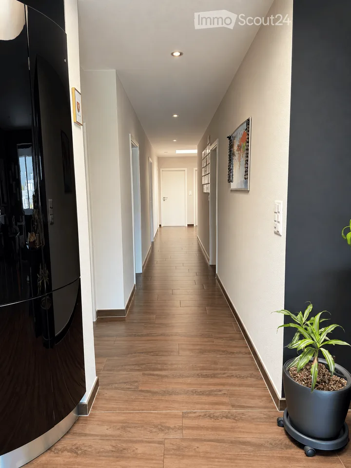 Schöne, grosse und moderne Wohnung an ruhiger Lage mit Weitblick