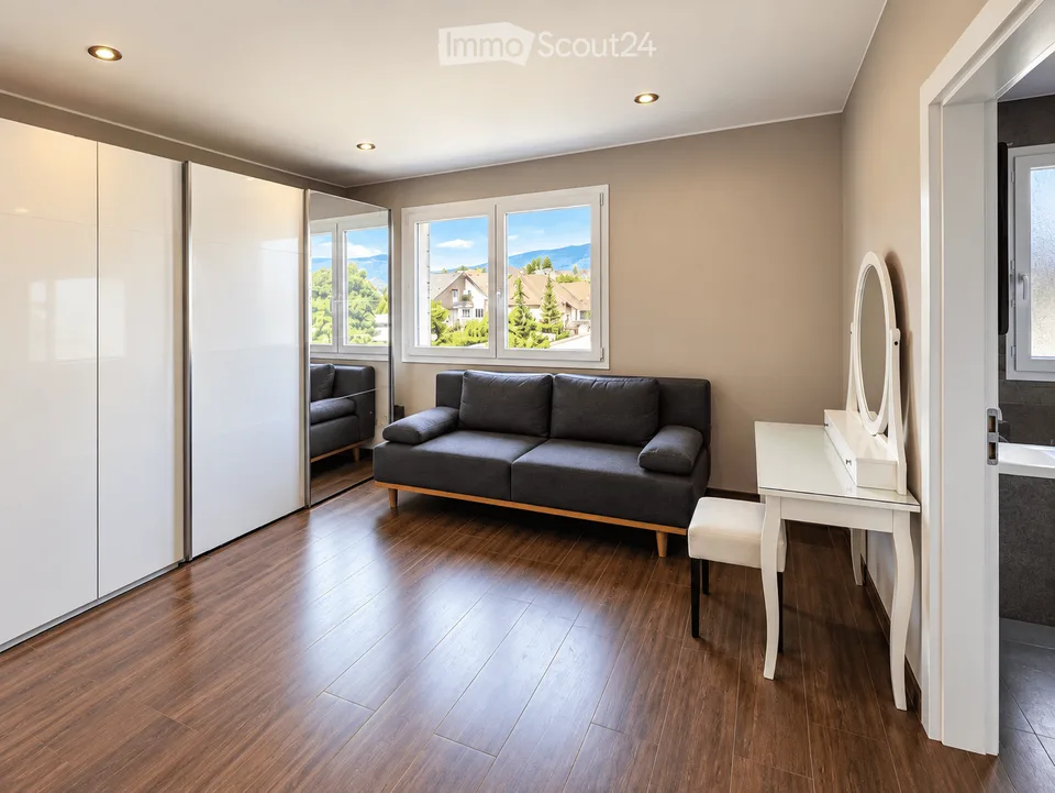 Schöne, grosse und moderne Wohnung an ruhiger Lage mit Weitblick