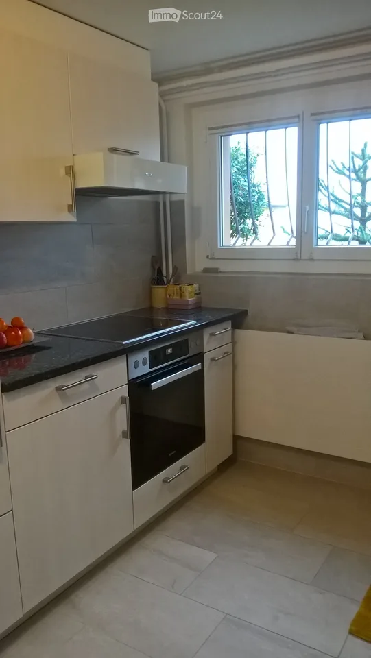 Camera singola arredata di 1,5 locali a Peseux, in una piccola condivisione. Ideale pied-à-terre.