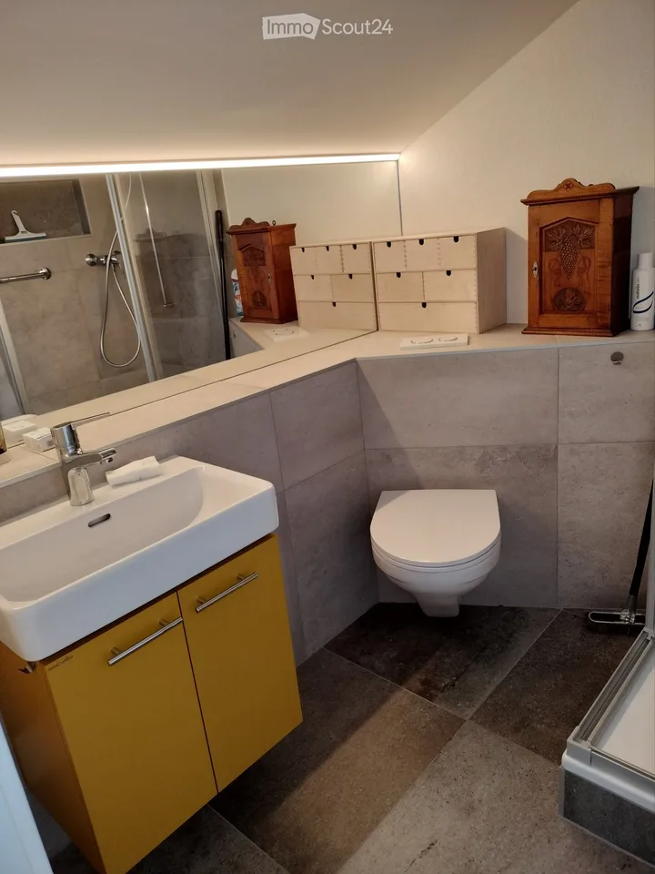 Camera singola arredata di 1,5 locali a Peseux, in una piccola condivisione. Ideale pied-à-terre.