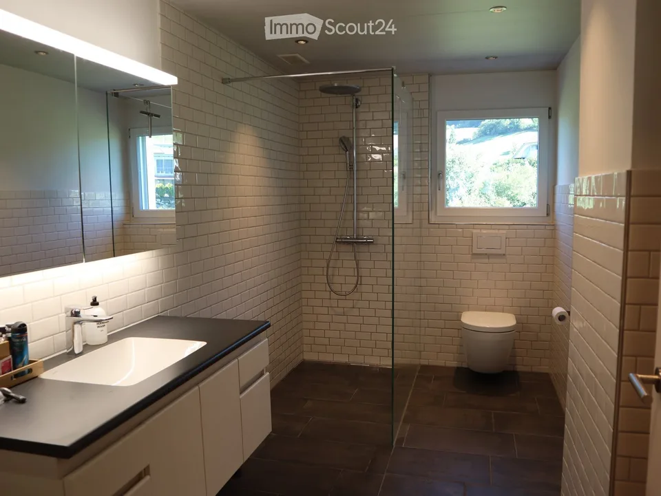 Appartement lumineux 3.5 pièces avec 2 balcons et belle vue à Gelterfingen